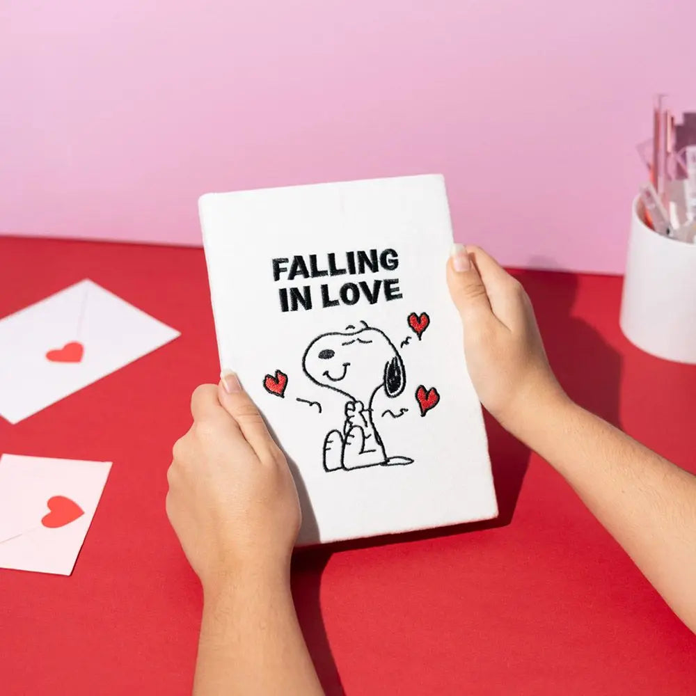 Τετράδιο με υφή βελούδου Α5, Snoopy - Love Season